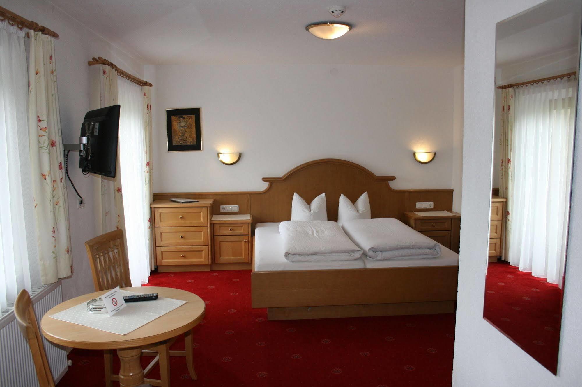 Pension Birkenhof Майрхофен Экстерьер фото