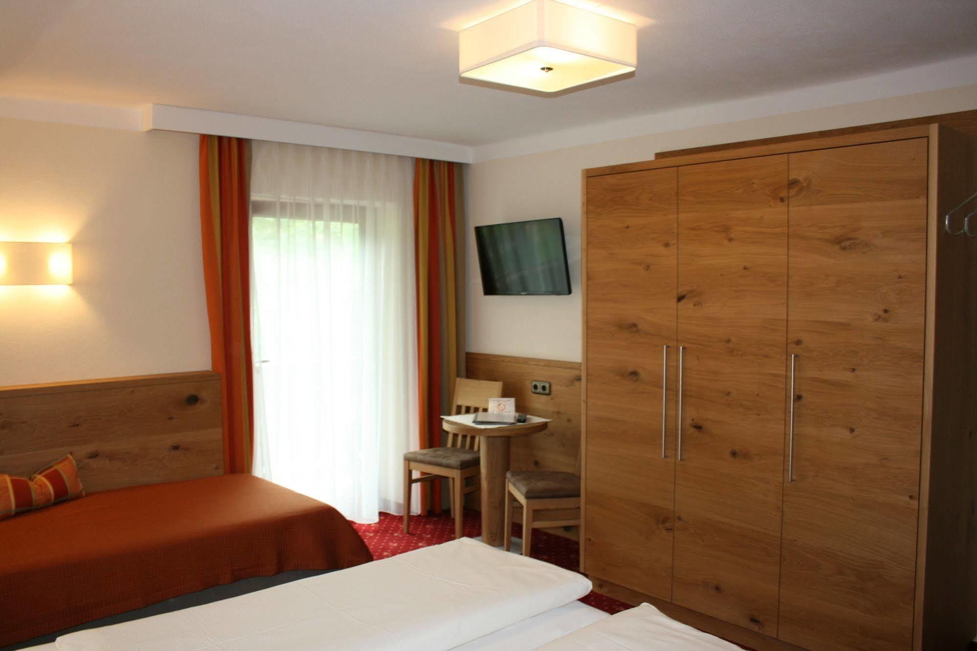 Pension Birkenhof Майрхофен Экстерьер фото